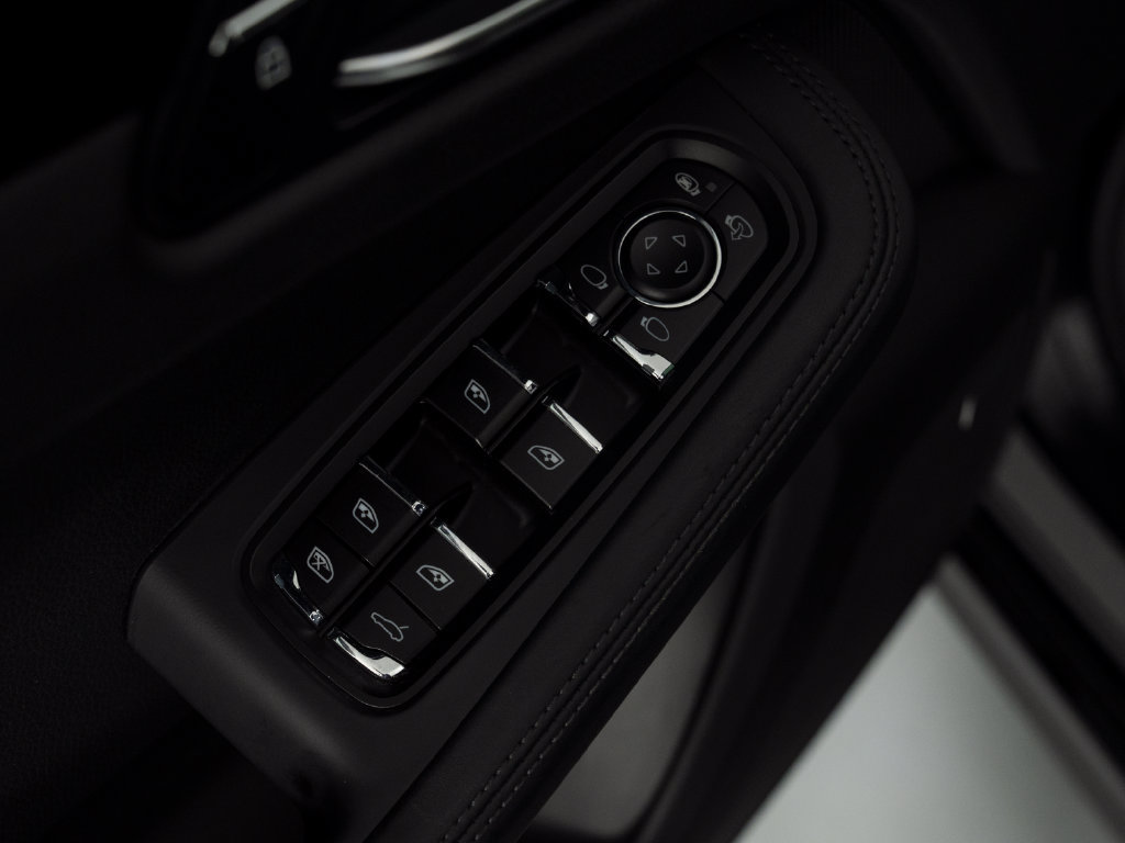 Certified 2021 Porsche Macan Turbo AWD/4WD image 22