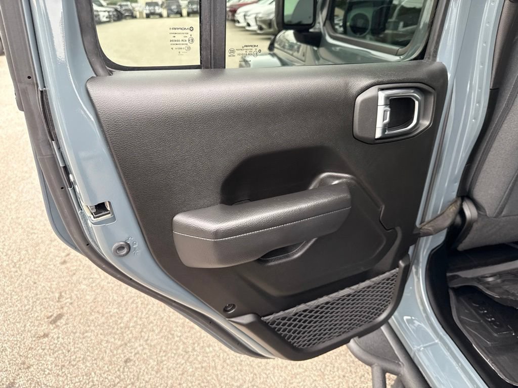 Certified 2025 Jeep Gladiator Overland AWD/4WD image 21