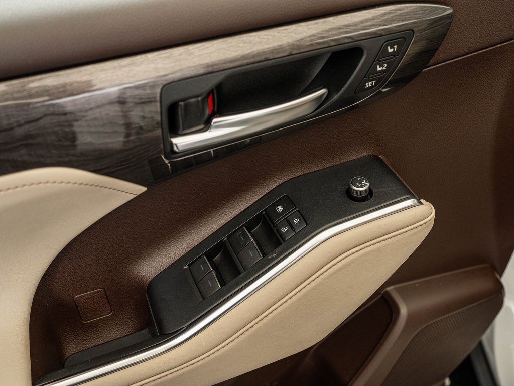 Used 2021 Toyota Highlander Limited image 23