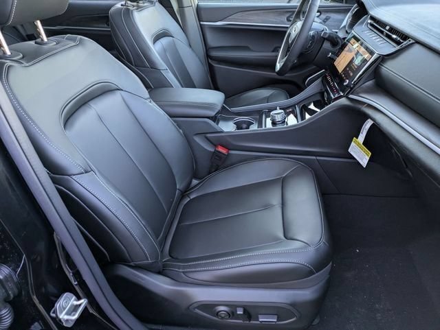 New 2026 Jeep Grand Cherokee Limited w/ Limited Altitude Package AWD/4WD image 34