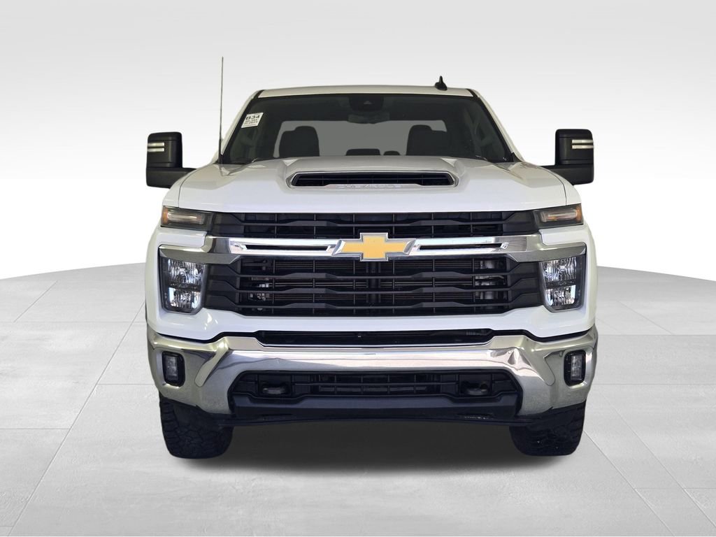 Used 2024 Chevrolet Silverado 2500 LT AWD/4WD image 2