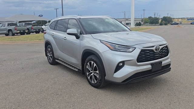 Used 2022 Toyota Highlander XLE FWD image 4