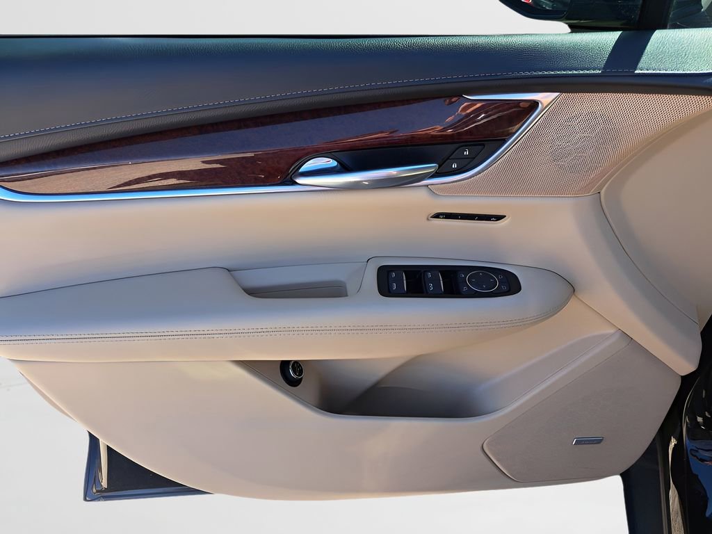 Used 2017 Cadillac XT5 Luxury w/ Driver Awareness Package image 14