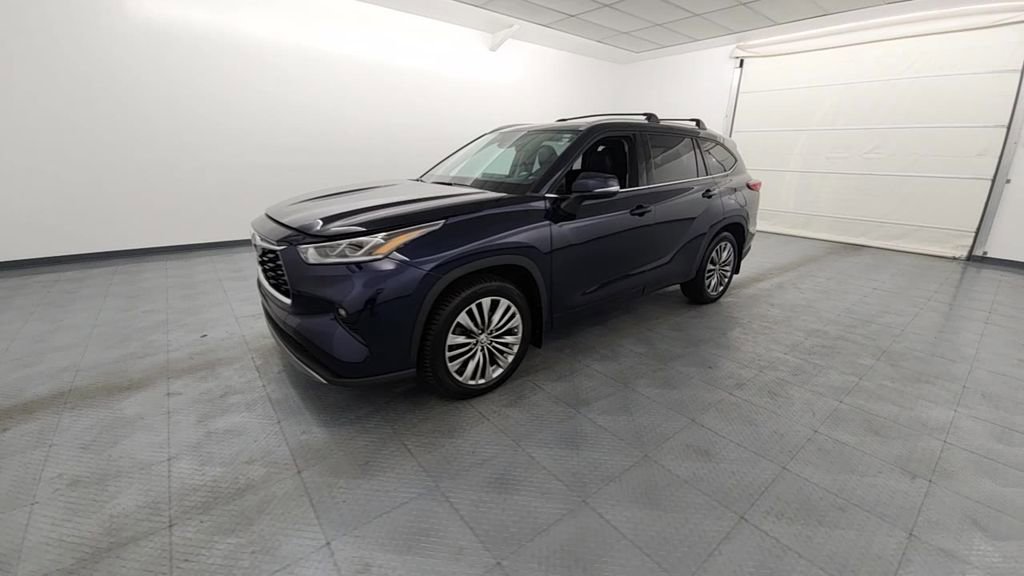 Used 2021 Toyota Highlander Limited image 3