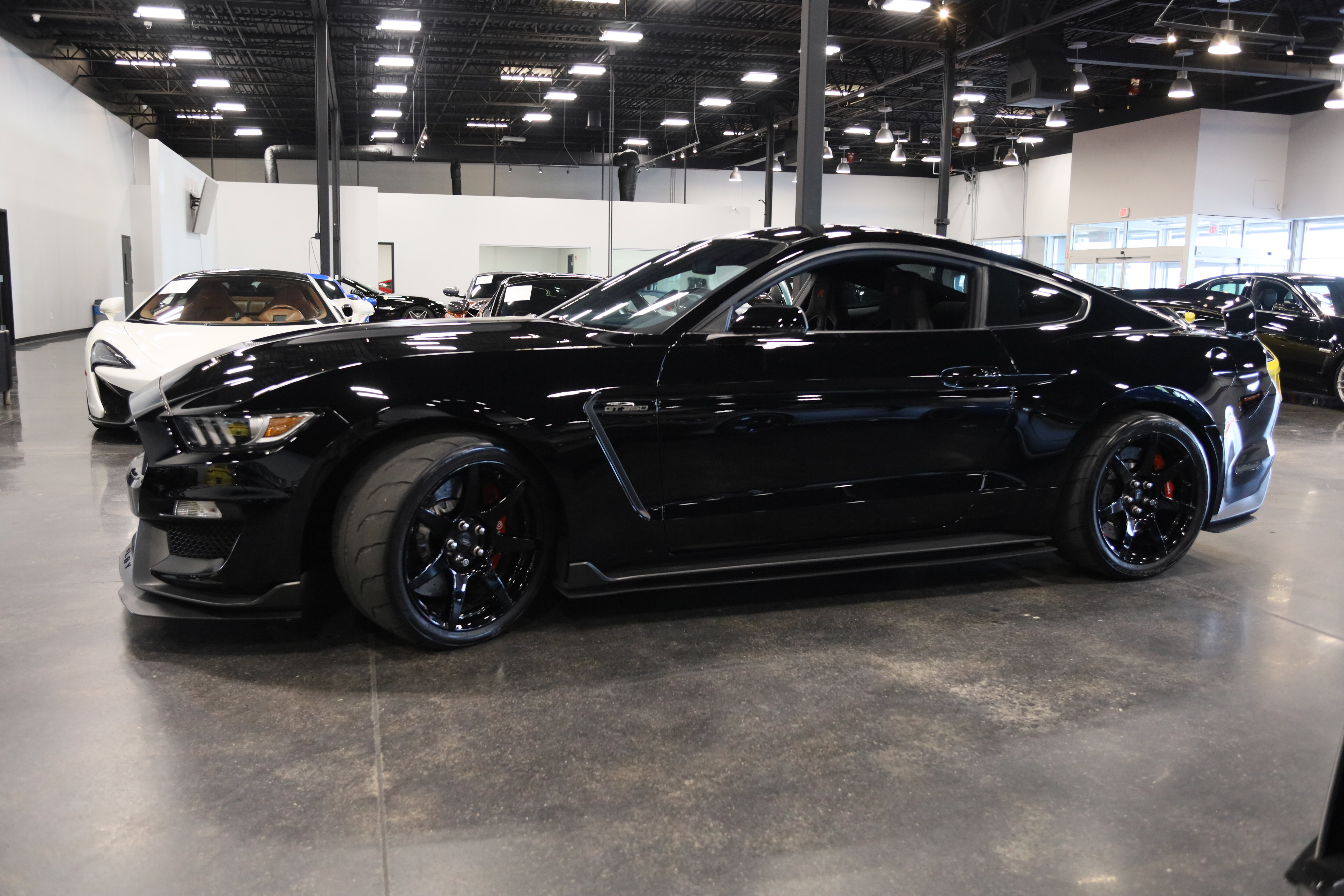 Used 2018 Ford Mustang Shelby GT350R w/ GT350R Equipment Group 920A RWD image 9