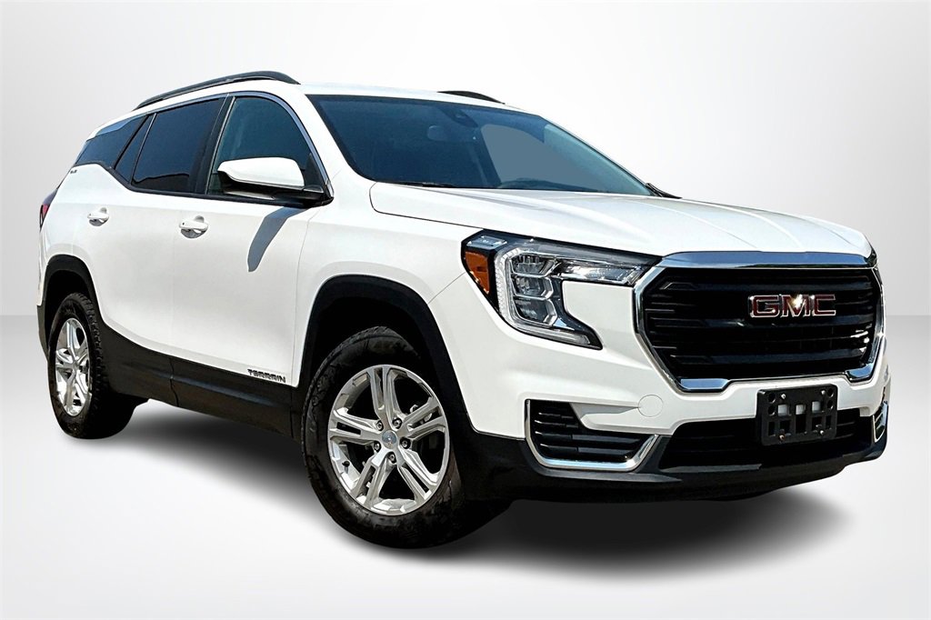 Used 2023 GMC Terrain SLE image 3