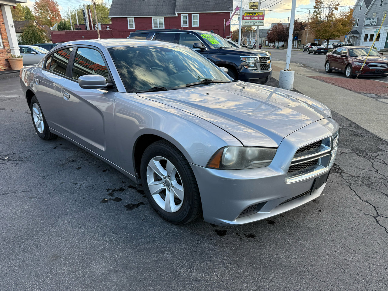Used 2014 Dodge Charger SE image 3