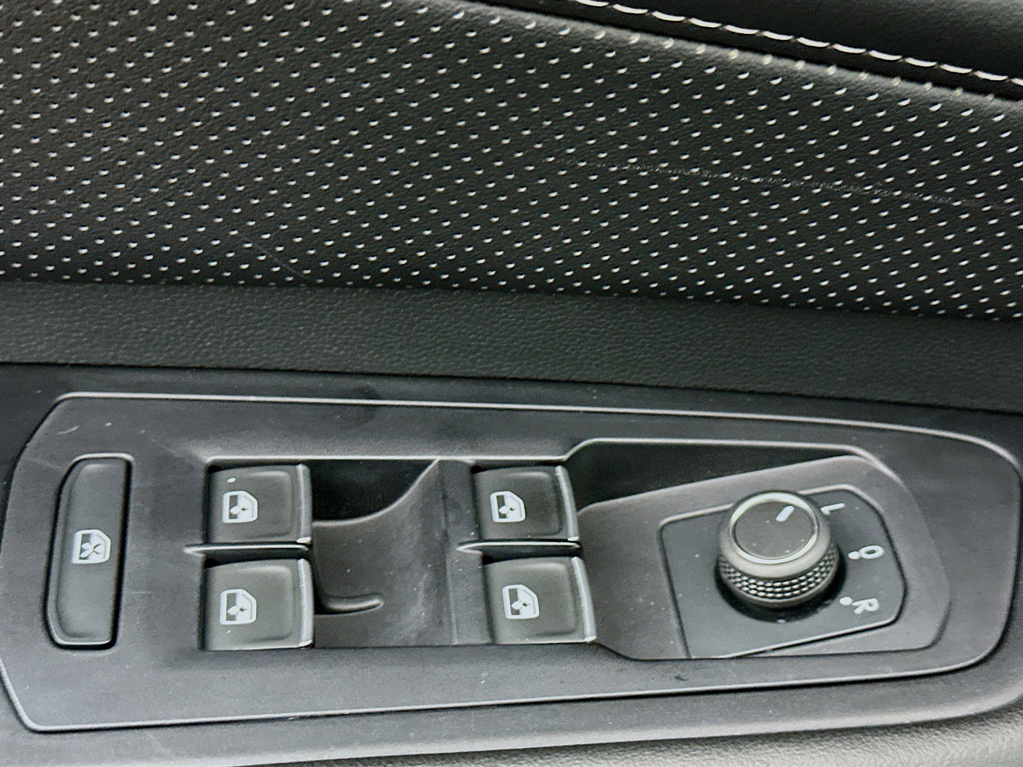 Used 2024 Volkswagen Atlas SE image 15