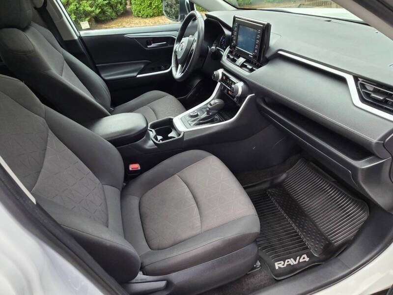Used 2020 Toyota RAV4 XLE w/ Convenience Package image 13