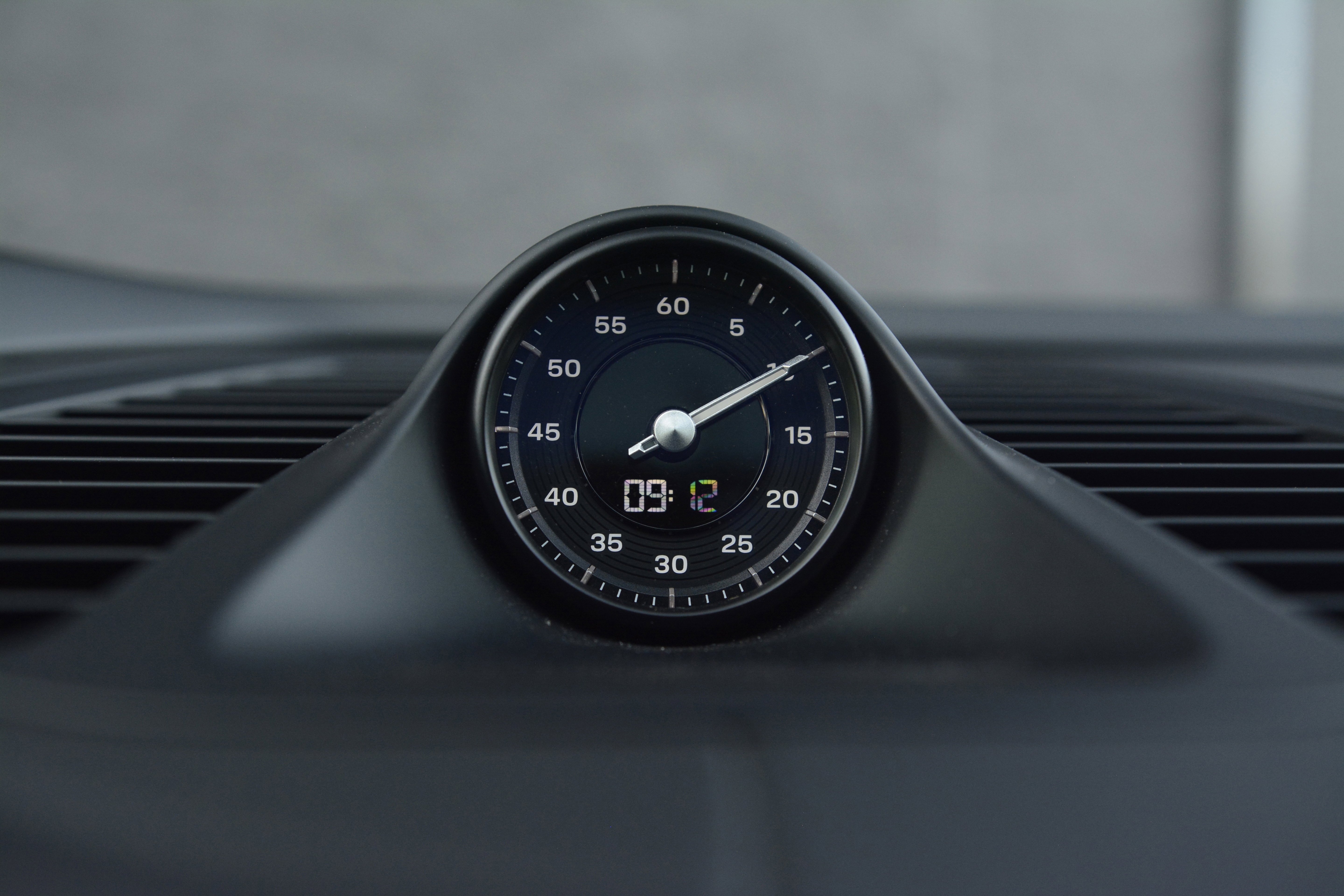 Certified 2025 Porsche Macan 4 Electric image 20