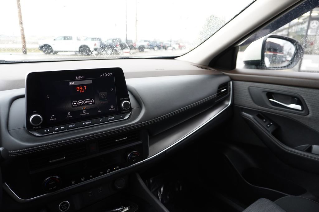 Used 2023 Nissan Rogue SV image 18