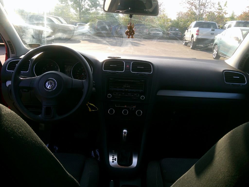 Used 2013 Volkswagen Golf 2-Door image 11