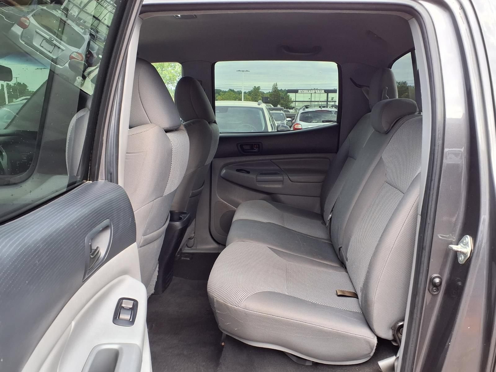 Used 2015 Toyota Tacoma PreRunner w/ TRD Off-Road Package RWD image 11