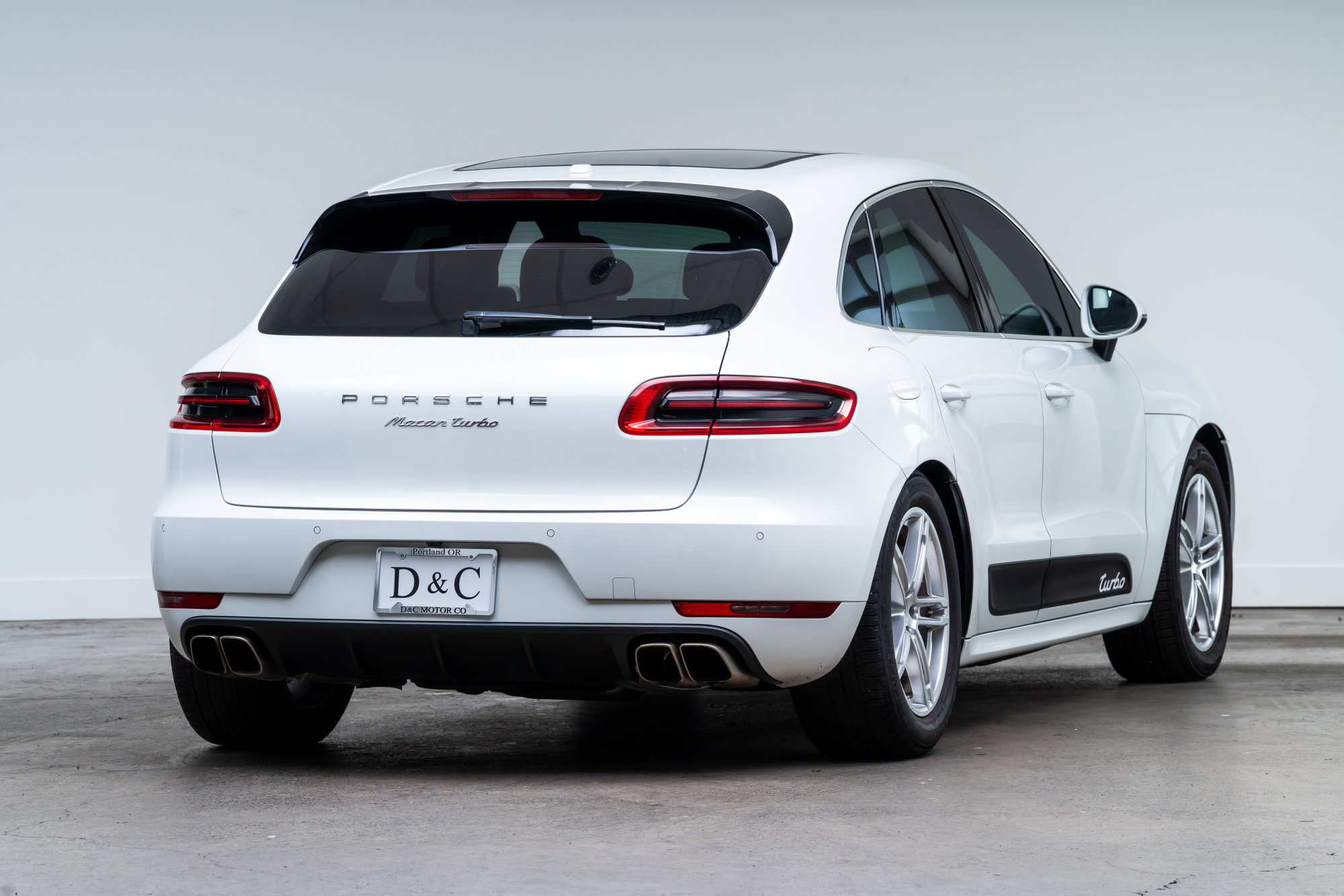 Used 2015 Porsche Macan Turbo AWD/4WD image 8