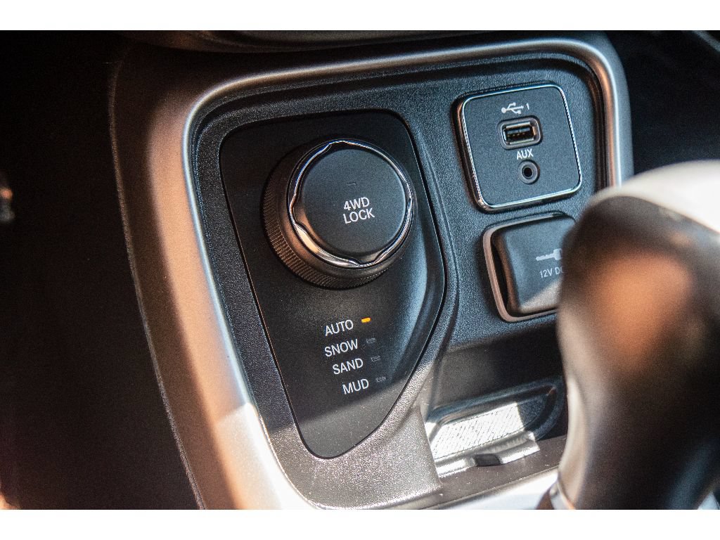 Used 2019 Jeep Compass Latitude w/ Cold Weather Group AWD/4WD image 24