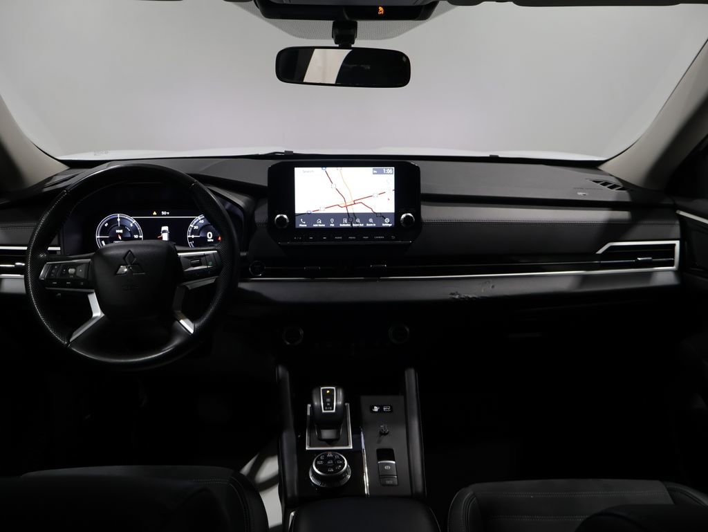 Used 2024 Mitsubishi Outlander SE image 17