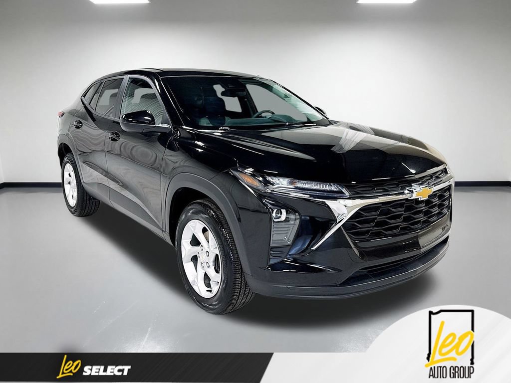 Used 2024 Chevrolet Trax LS w/ LS Convenience Package FWD image 5