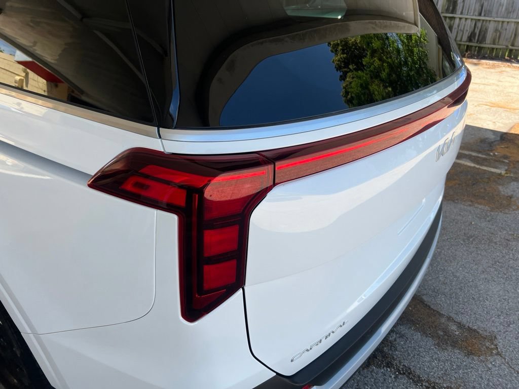 Certified 2025 Kia Carnival FWD image 31
