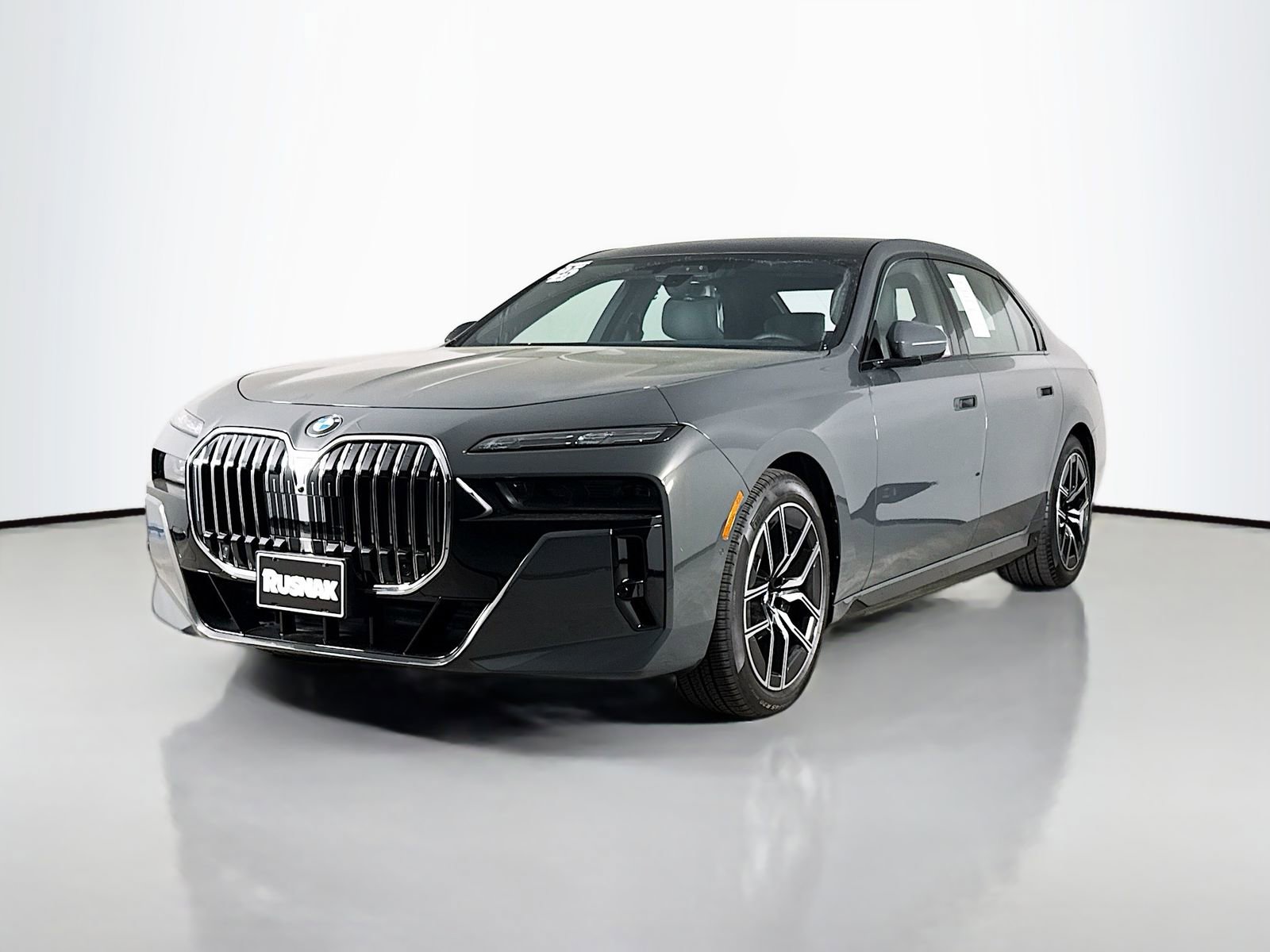 Used 2025 BMW 760i xDrive image 3