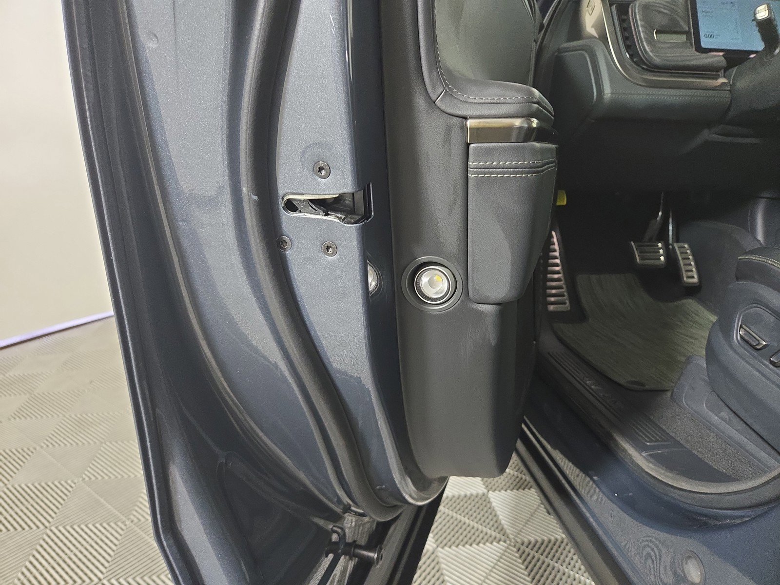 Used 2022 Rivian R1S Launch Edition image 32