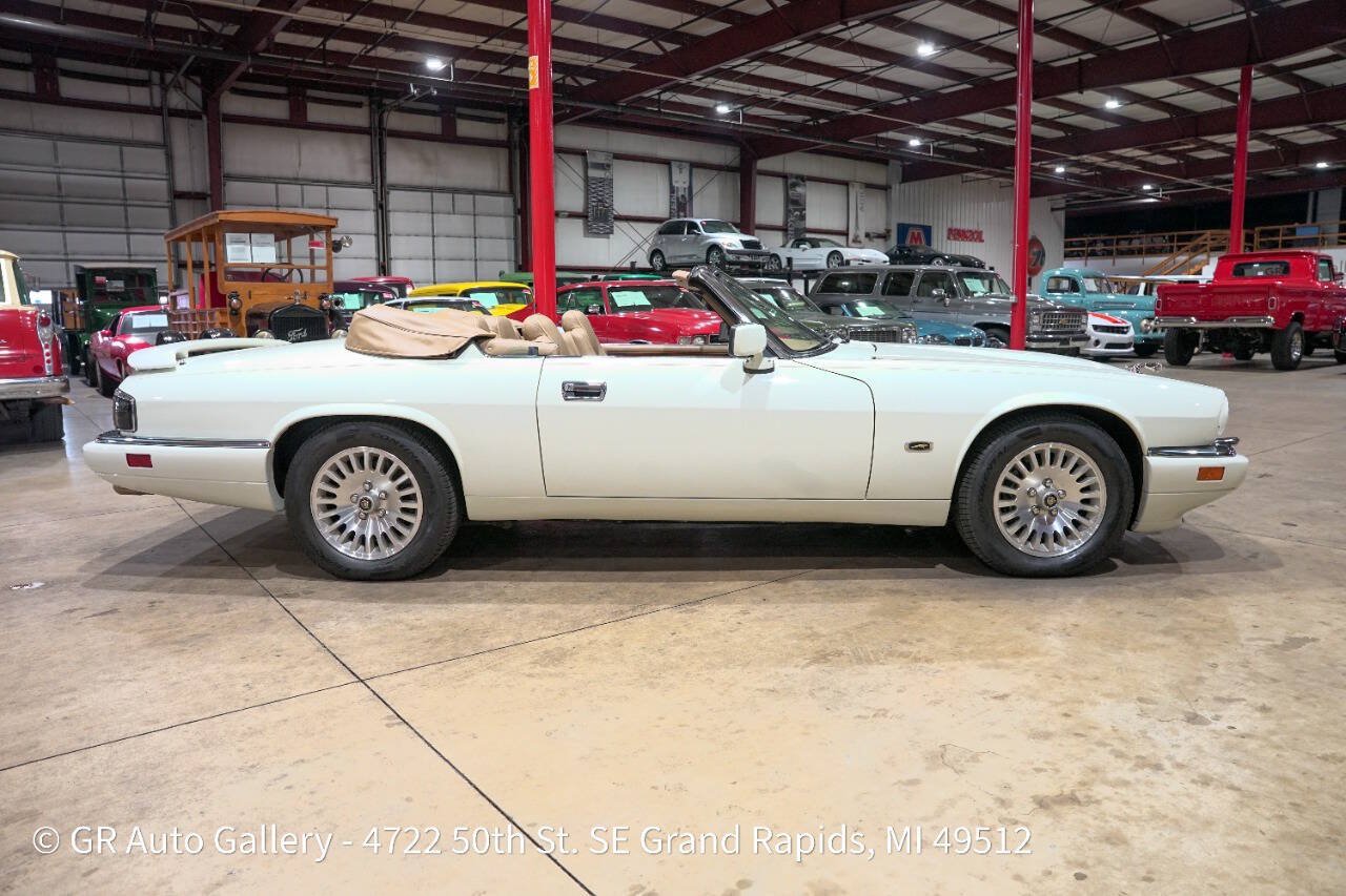 Used 1995 Jaguar XJS V12 Convertible RWD image 10