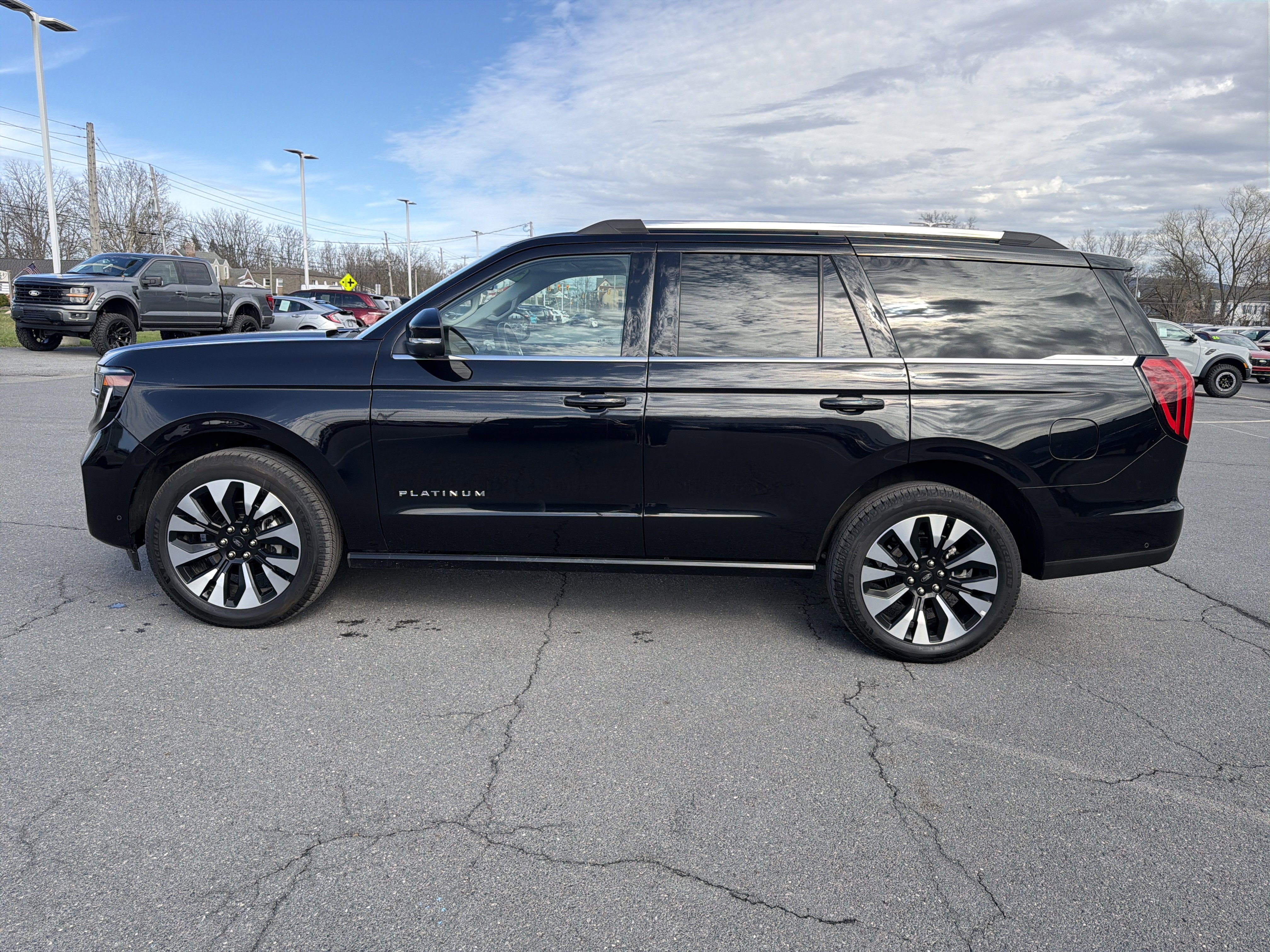 Certified 2025 Ford Expedition Platinum w/ Driver's Package image 7