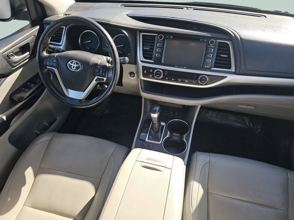 Used 2018 Toyota Highlander XLE AWD/4WD image 29
