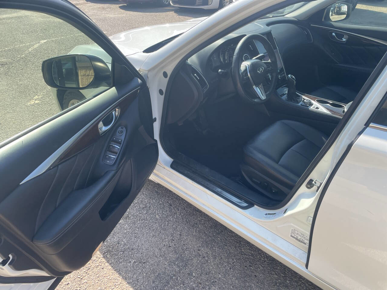 Used 2018 INFINITI Q50 Luxe w/ Essential Package (3.0T Luxe) image 7