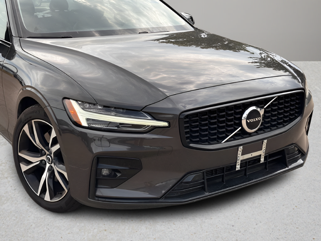 Used 2025 Volvo S60 B5 Core FWD image 25