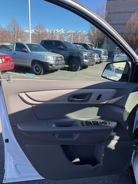 Used 2017 Chevrolet Traverse LS FWD image 13