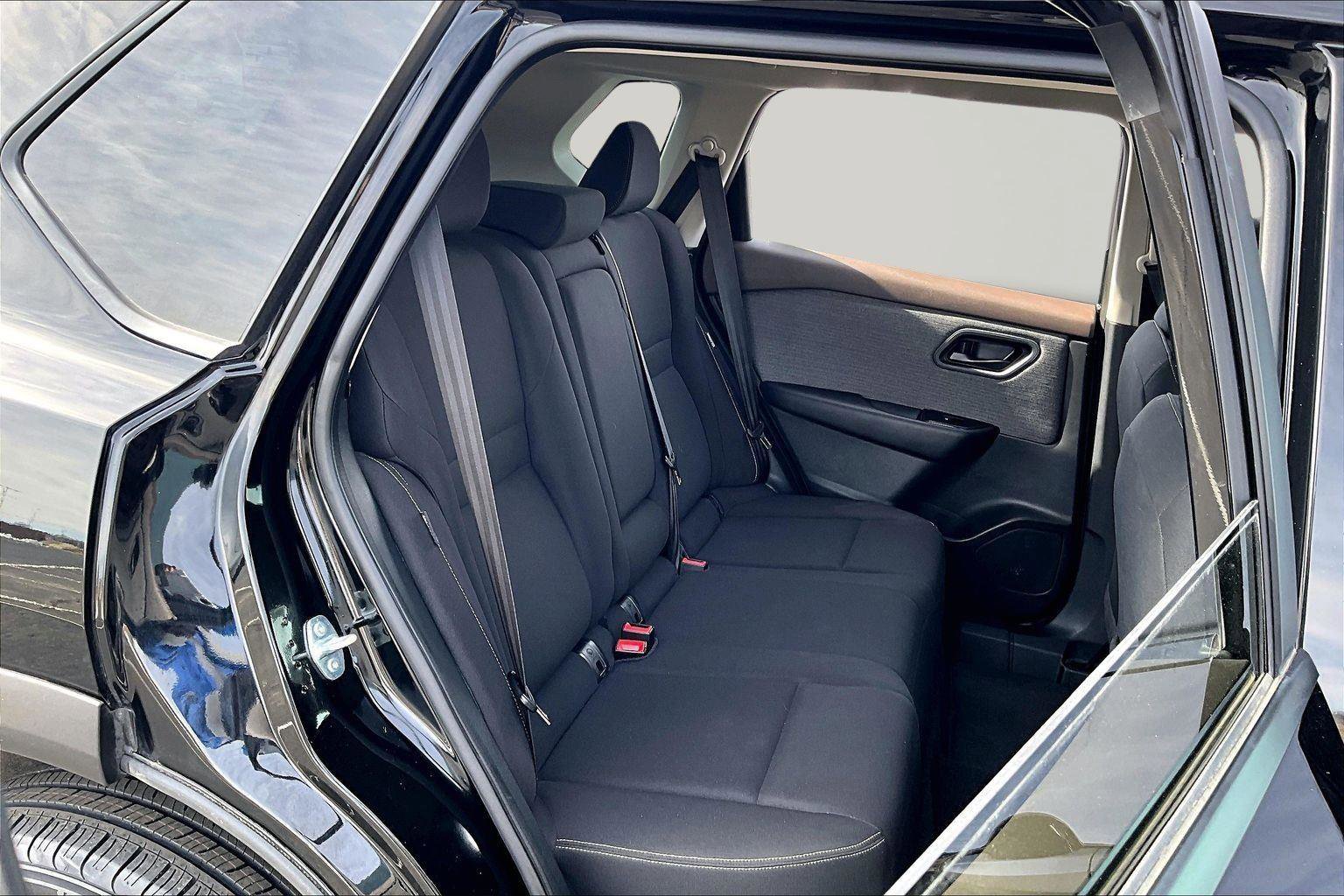 Used 2023 Nissan Rogue S image 27