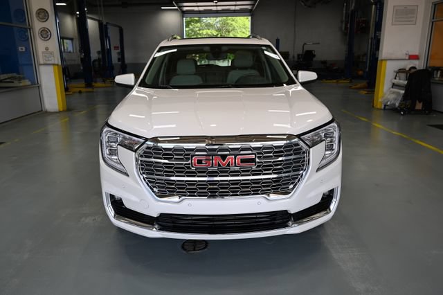 Used 2023 GMC Terrain Denali AWD/4WD image 2
