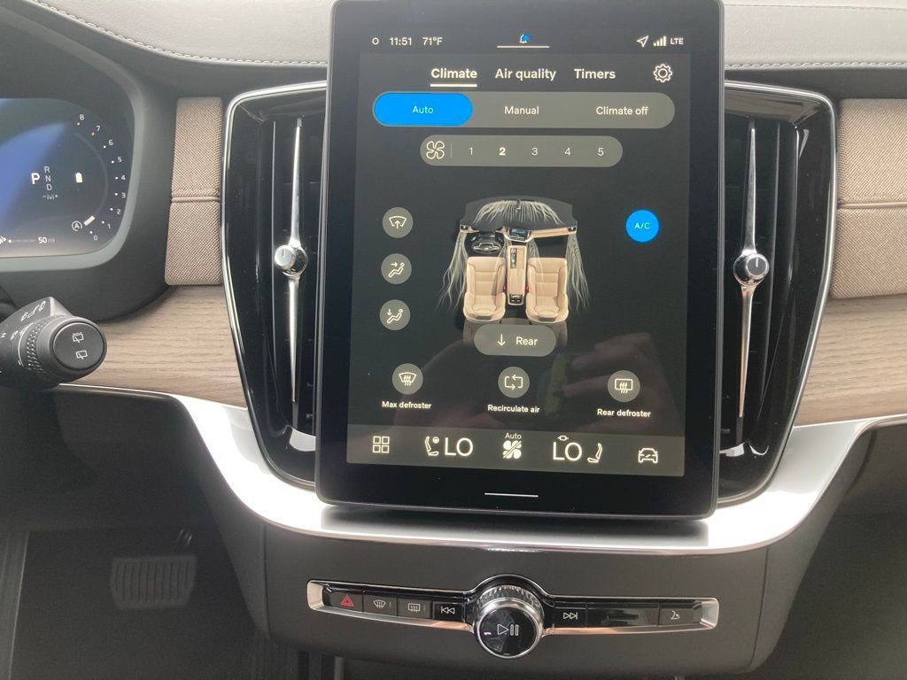 New 2026 Volvo XC90 B6 Plus w/ Protection Package Premier image 13