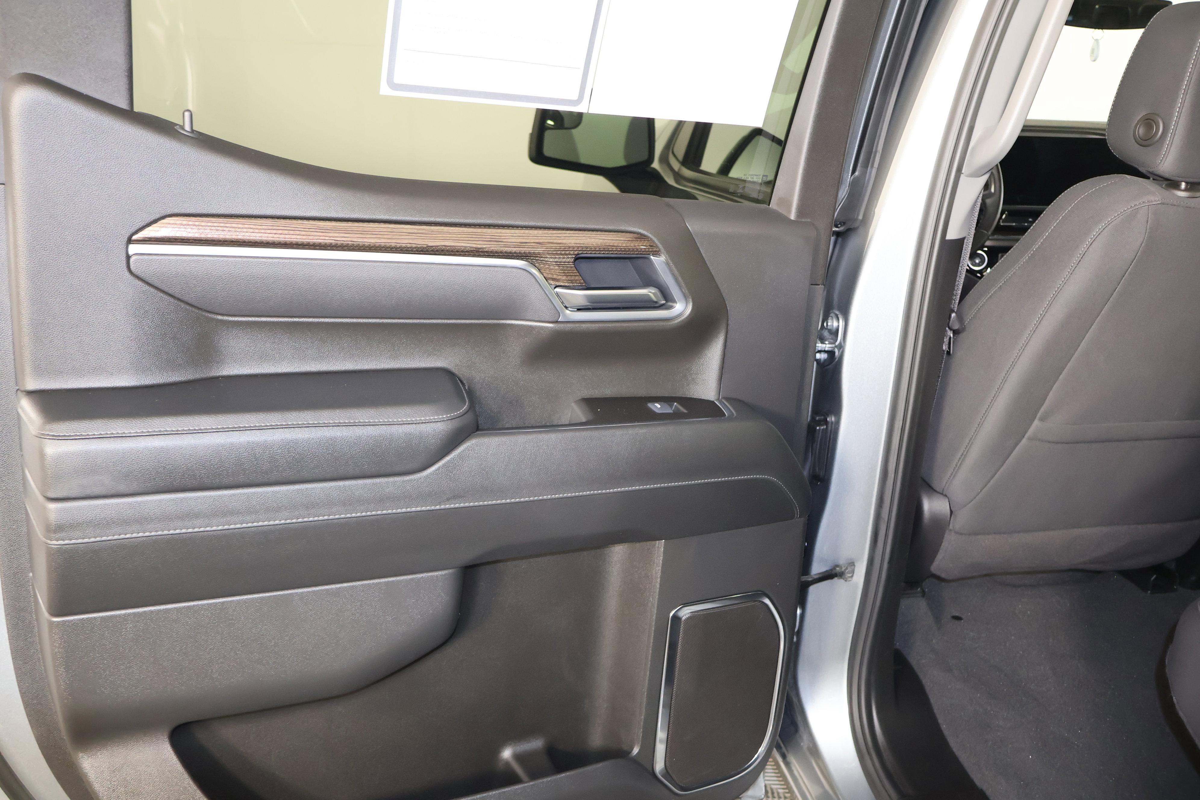 Used 2025 Chevrolet Silverado 1500 LT image 50