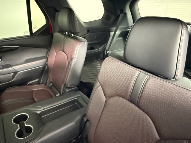 Used 2025 Honda Pilot Black Edition image 40