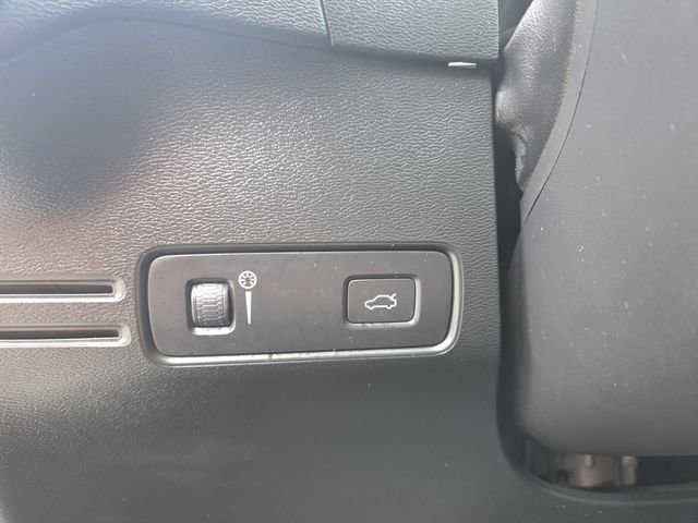 Used 2019 Volvo XC40 T5 Inscription image 18