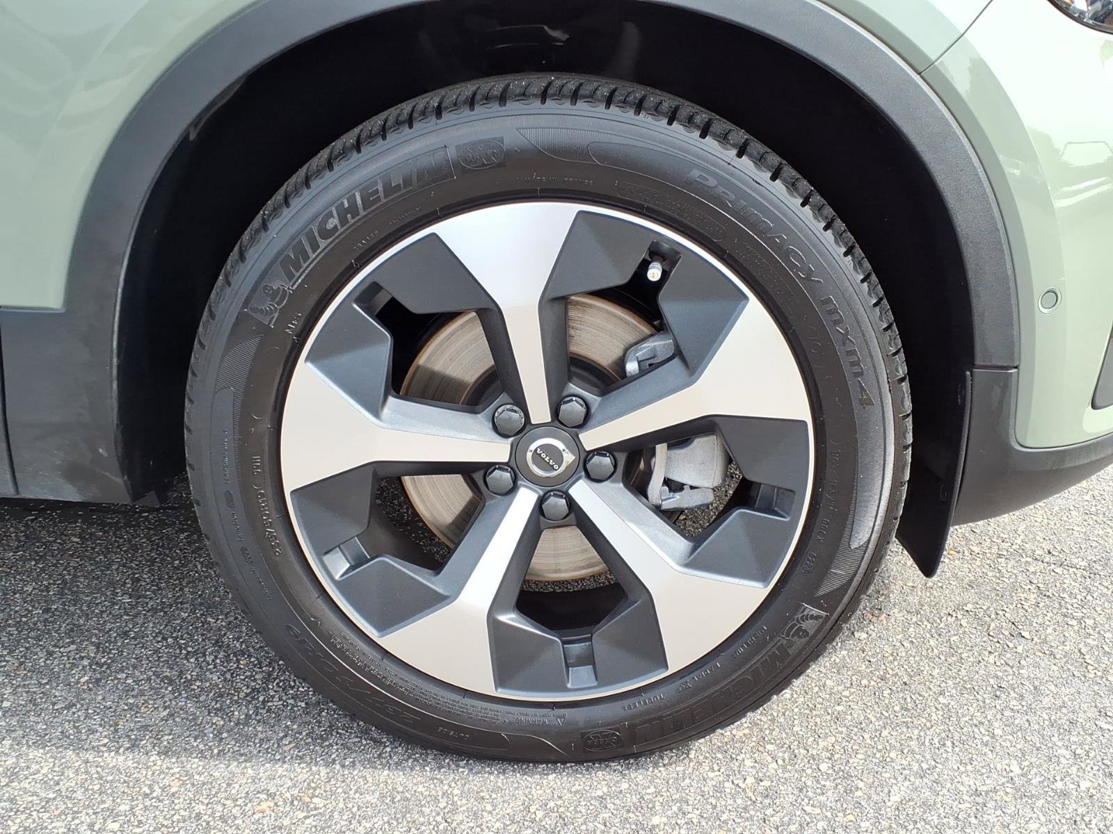 Certified 2023 Volvo XC40 B5 Plus w/ Protection Package Premier AWD/4WD image 11