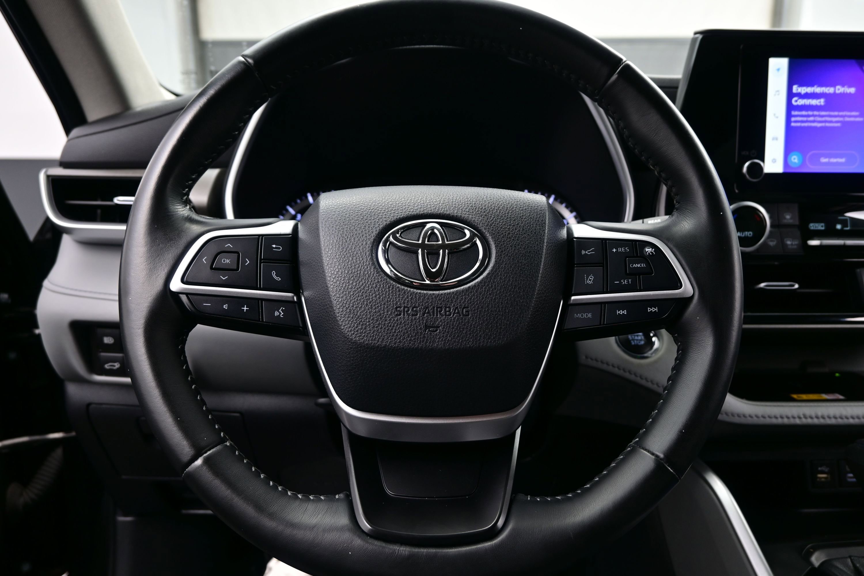 Used 2023 Toyota Highlander XLE AWD/4WD image 24