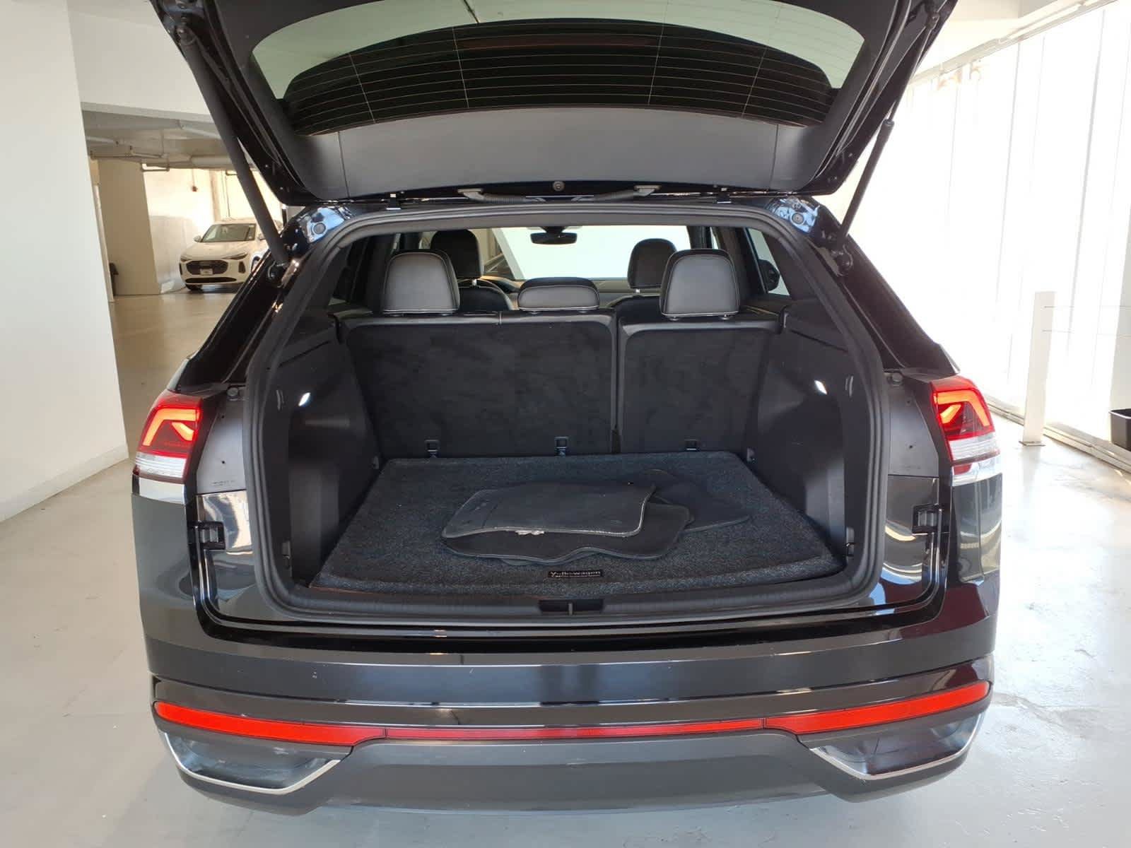 Used 2024 Volkswagen Atlas Cross Sport SE FWD image 8