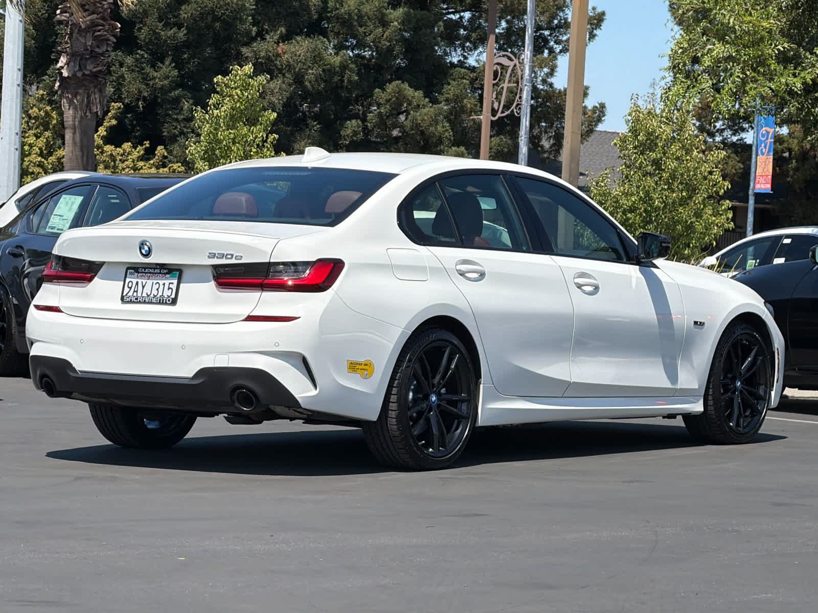 Used 2022 BMW 330e w/ M Sport Package RWD image 2