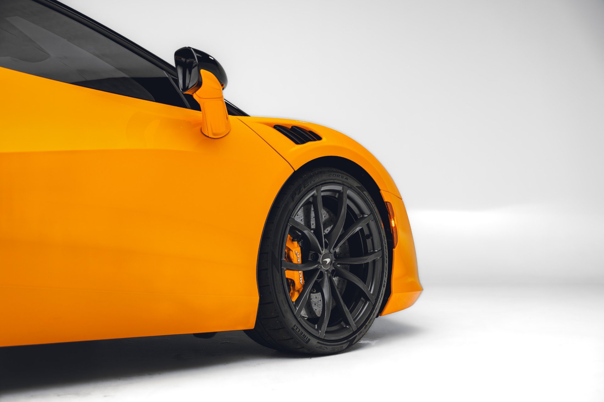 Used 2023 McLaren Artura RWD image 23