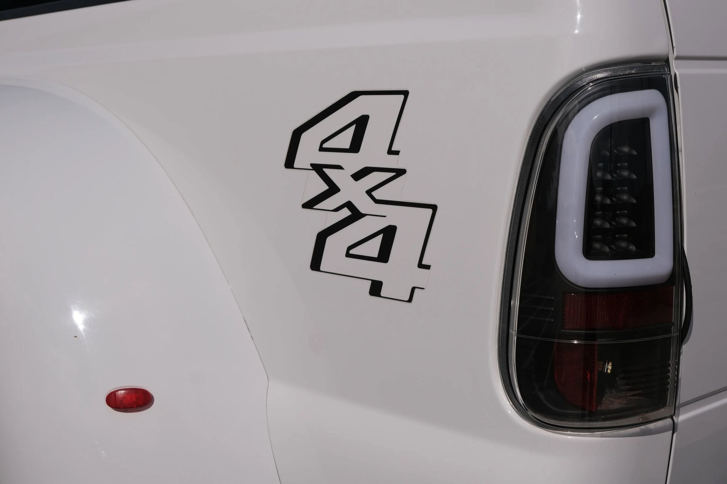 Used 2015 Ford F350 Lariat w/ Lariat Interior Package image 18