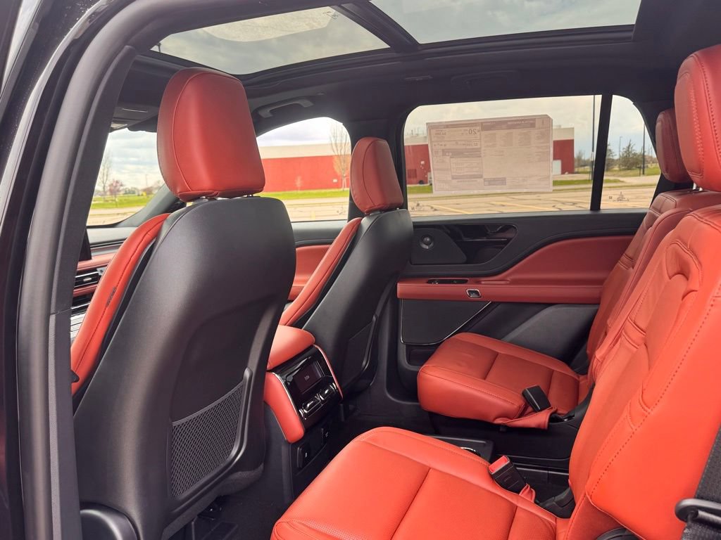 New 2026 Lincoln Aviator Reserve w/ Jet Appearance Package AWD/4WD image 32