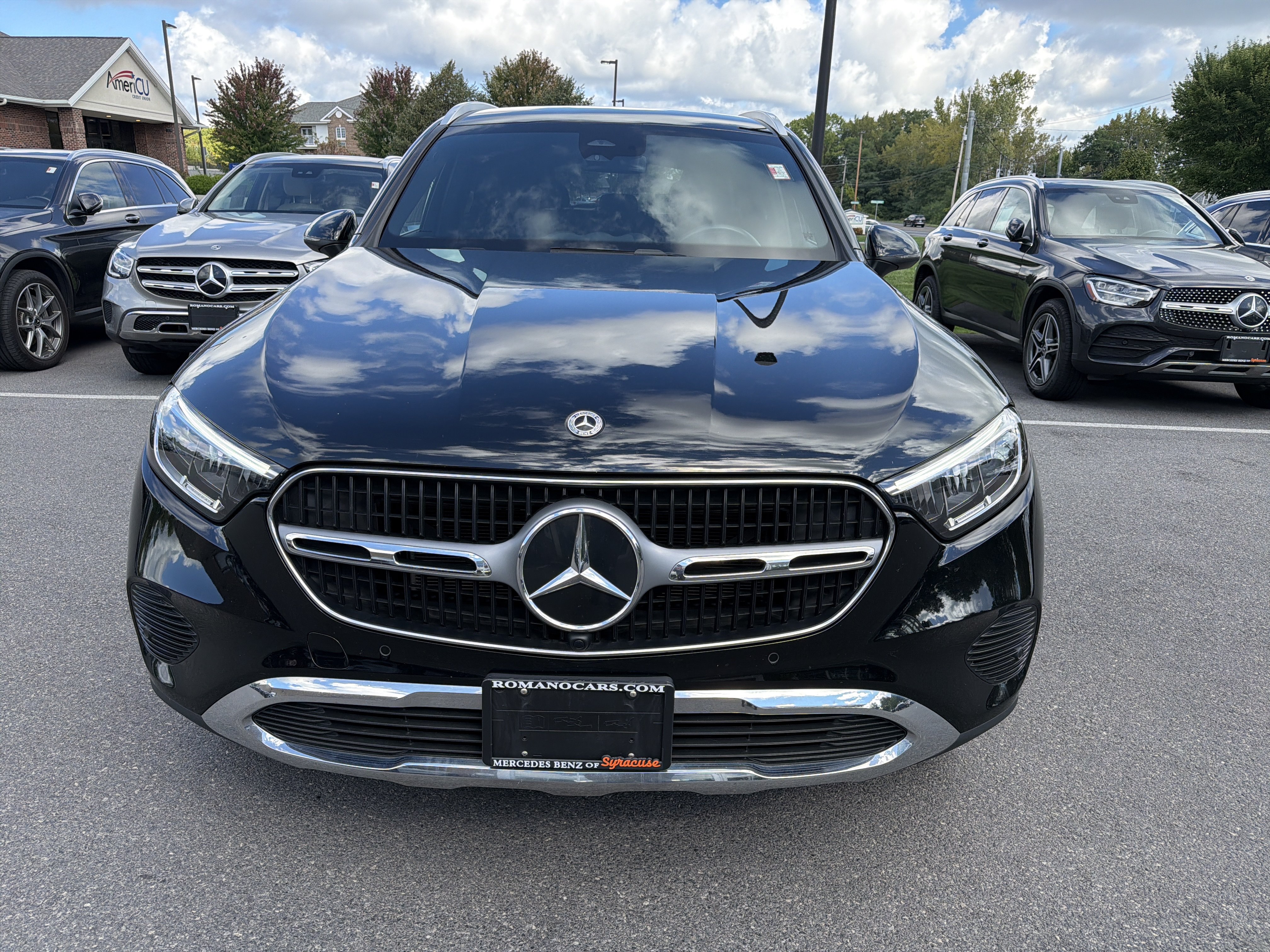Used 2023 Mercedes-Benz GLC 300 4MATIC image 3