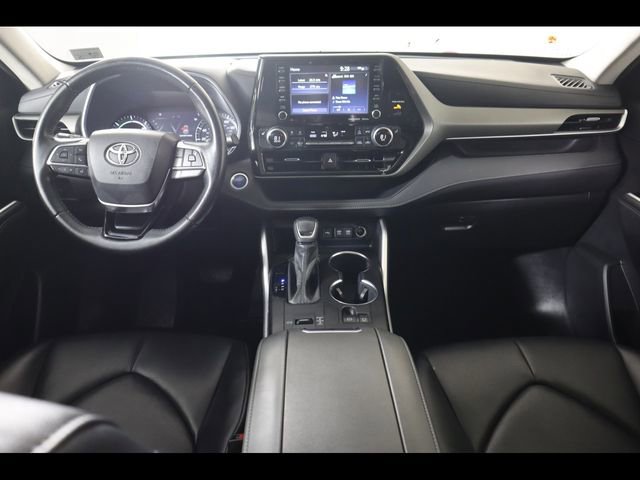 Used 2021 Toyota Highlander XLE image 16