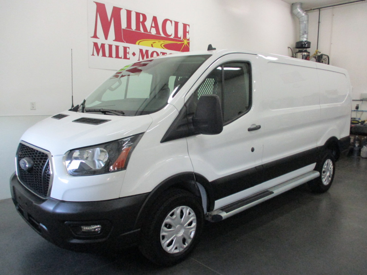 Used 2024 Ford Transit 250 Low Roof w/ Exterior Upgrade Package image 3
