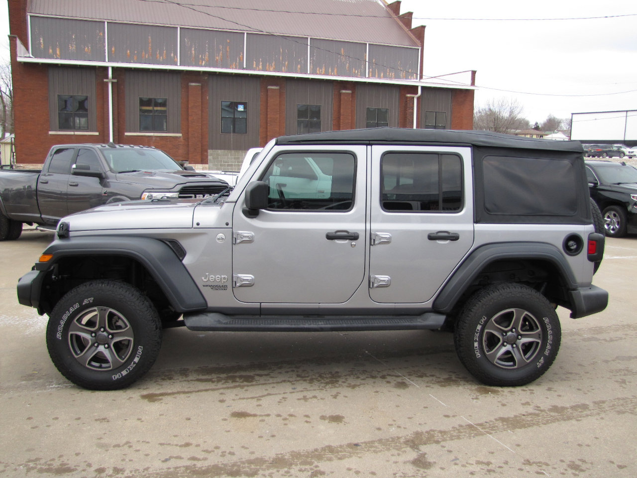 Used 2018 Jeep Wrangler Unlimited Sport S image 2