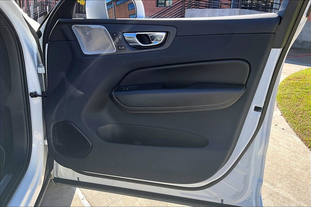 Used 2019 Volvo XC60 T8 R-Design w/ Advanced Package image 24