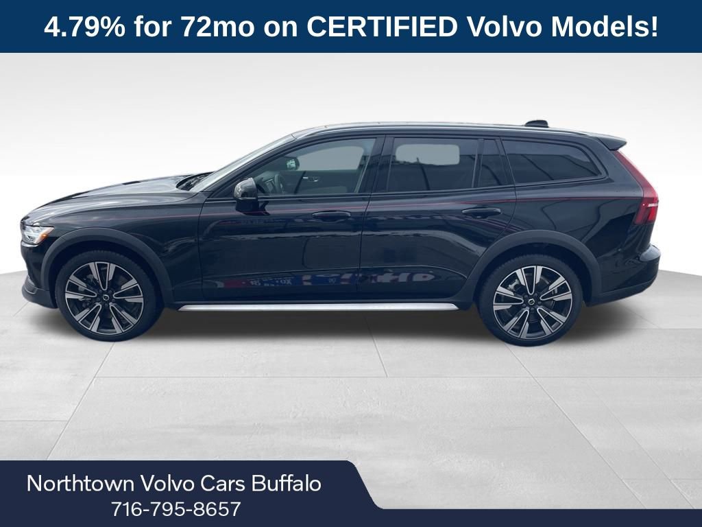Certified 2025 Volvo V60 B5 Cross Country Ultra image 2