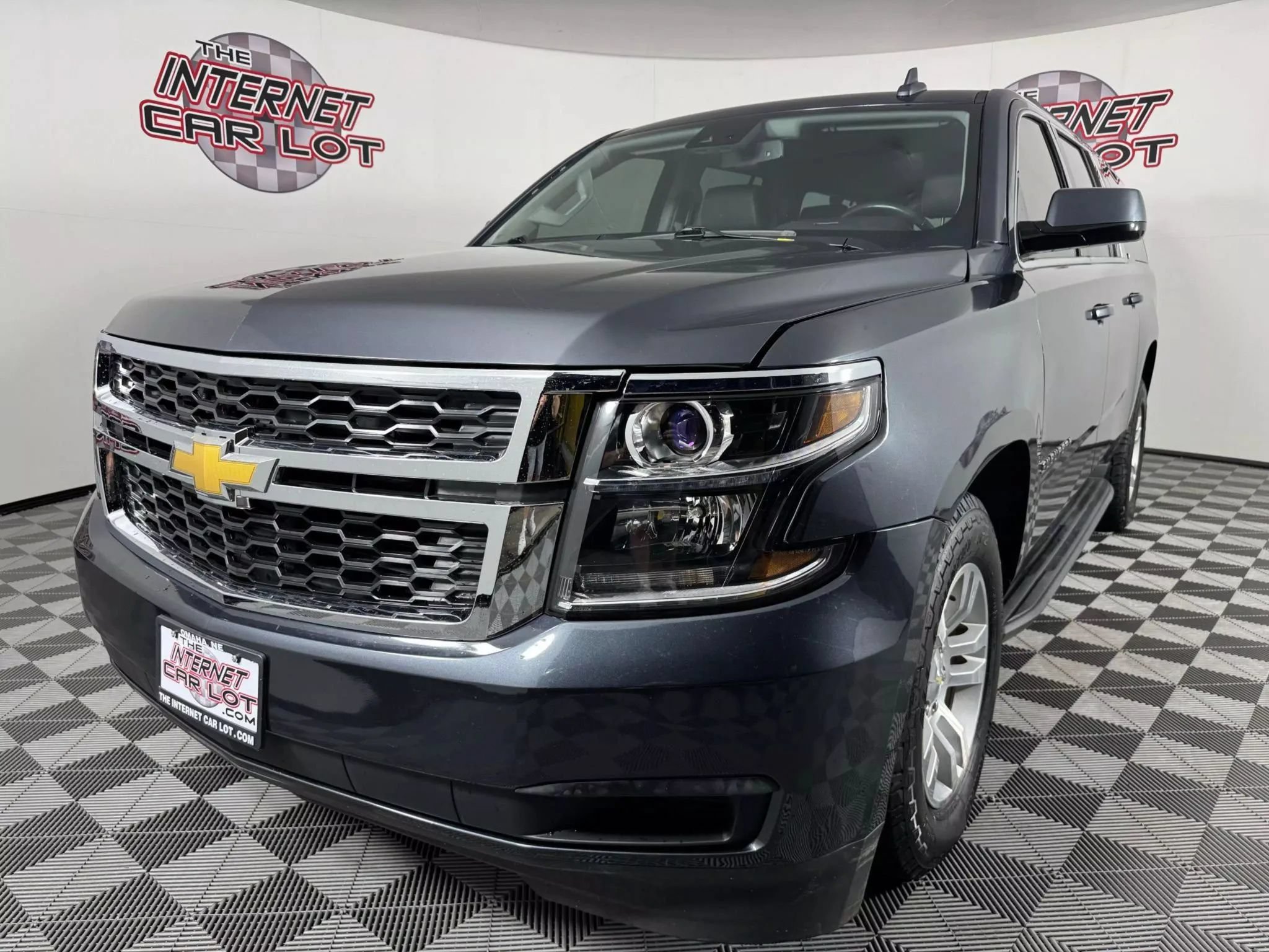 Used 2019 Chevrolet Suburban LT AWD/4WD image 3